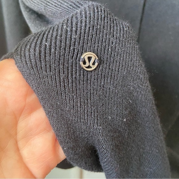 Lululemon Bring it Backbend Sweater Size 4 / 6 Black Open Back Thumb Holes - Picture 5 of 6